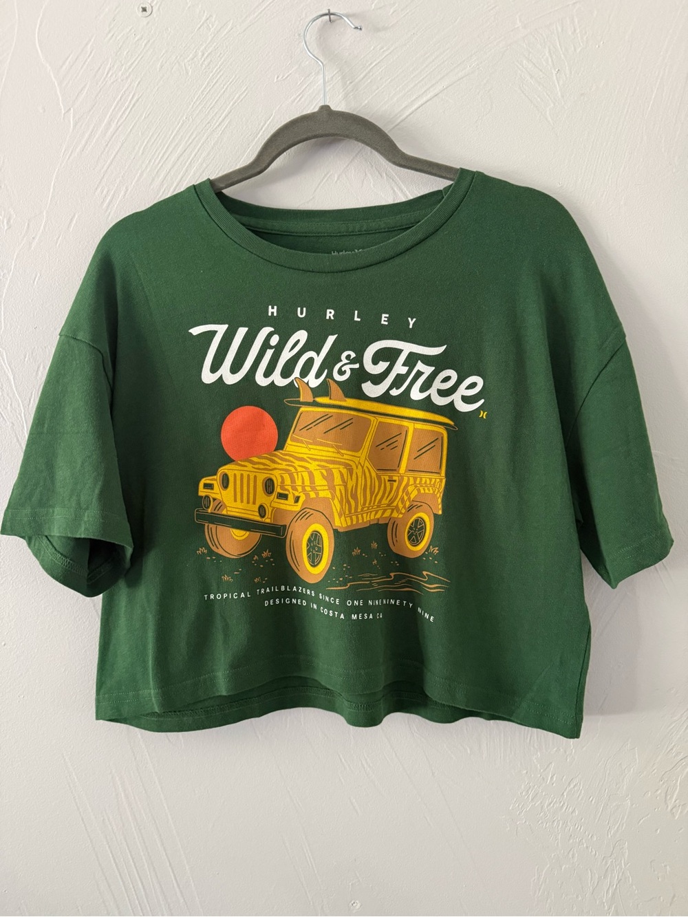 NWT Hurley Wild & Free Cropped Graphic Tee Green Jeep Surf T-Shirt Large